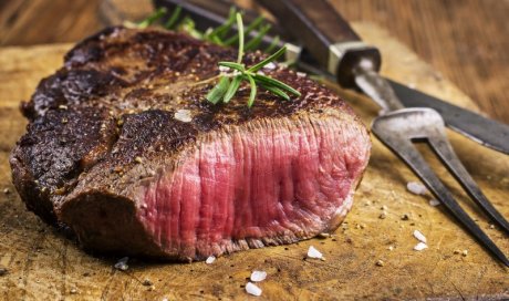 Restaurant pour manger une belle pièce de viande rouge en terrasse Porte-de-Savoie